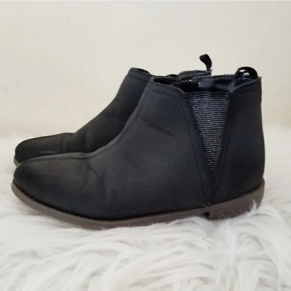 Carter's booties size 11 side zip color black